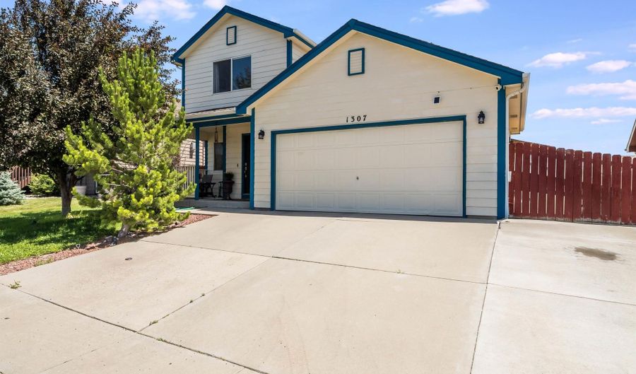 1307 MEDLEY Loop, Cheyenne, WY 82007 - 3 Beds, 4 Bath
