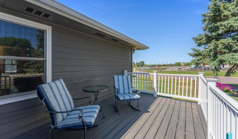 108 N Maple Ave, Brandon, SD 57005 - 3 Beds, 3 Bath