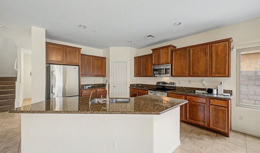 12202 W MOUNTAIN VIEW Dr, Avondale, AZ 85323 - 4 Beds, 3 Bath