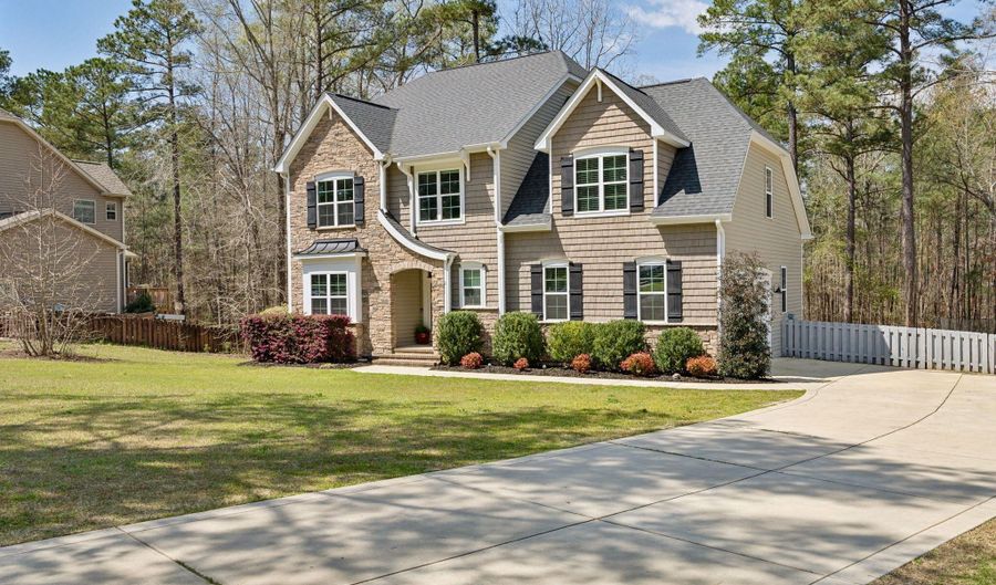 211 Dresden Ln, Whispering Pines, NC 28327 - 4 Beds, 3 Bath