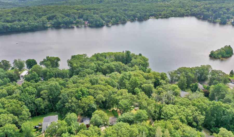 112 Lake Rd, Andover, CT 06232 - 4 Beds, 2 Bath
