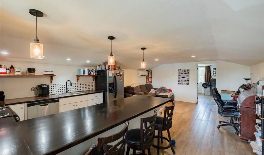 2673 NW ASHLEY Dr, Albany, OR 97321 - 3 Beds, 5 Bath