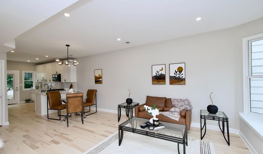 318 N PAYNE St, Alexandria, VA 22314 - 2 Beds, 3 Bath