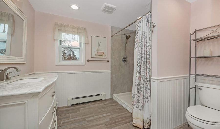 15 Bingham Pl, Amityville, NY 11701 - 3 Beds, 3 Bath