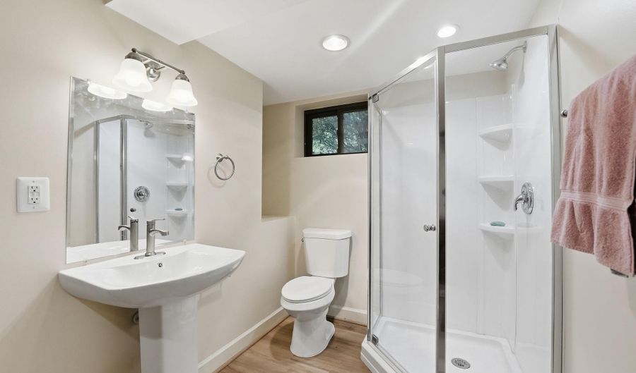 4920 BROOK HILLS Dr, Annandale, VA 22003 - 3 Beds, 3 Bath