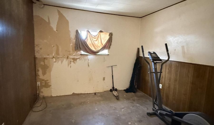 1810 W Feather St, Artesia, NM 88210 - 3 Beds, 1 Bath