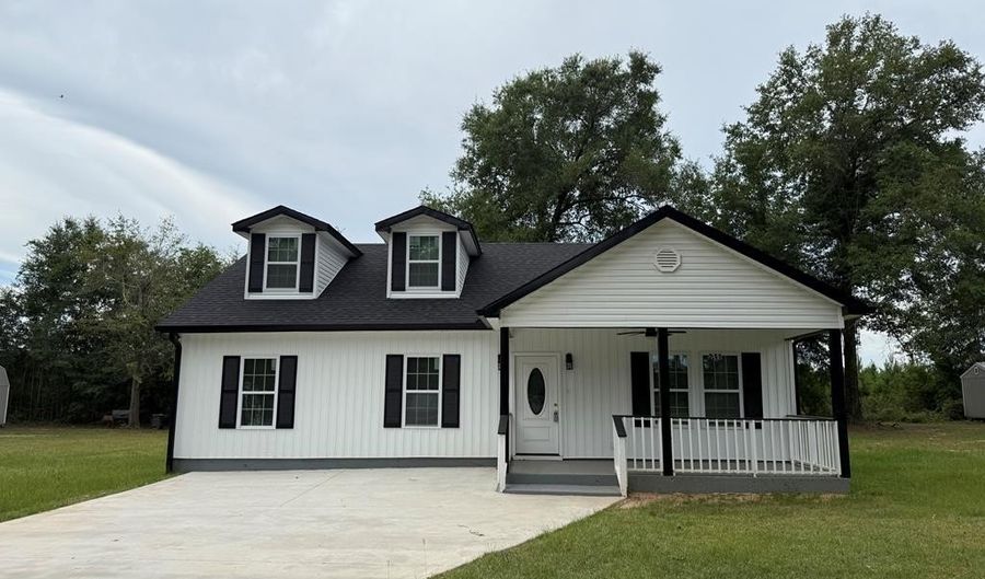 211 Edgewood Ave, Bainbridge, GA 39819 - 3 Beds, 2 Bath