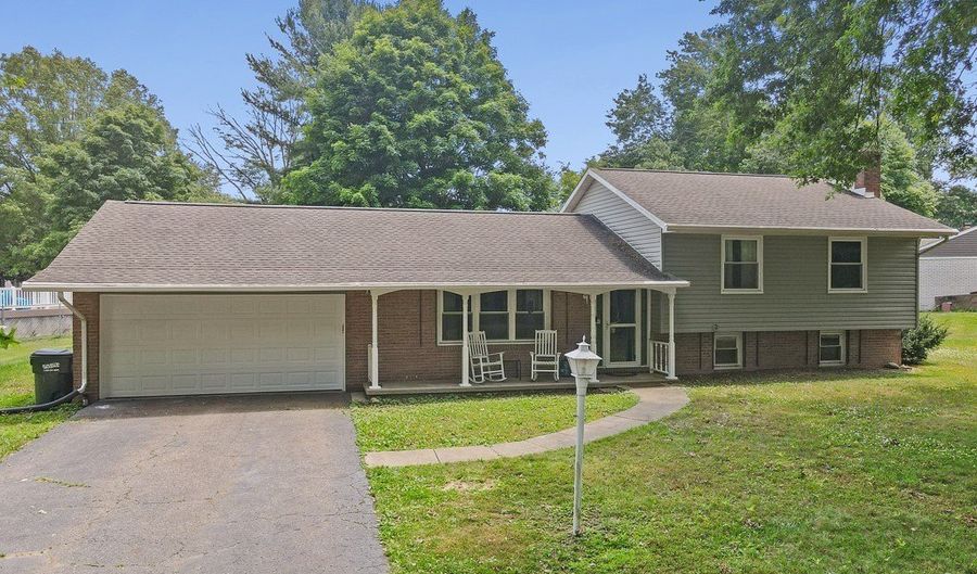 13166 Meadow St NE, Alliance, OH 44601 - 4 Beds, 3 Bath
