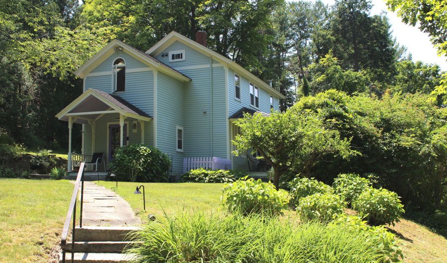 55 Liberty St, Chester, CT 06412 - 2 Beds, 3 Bath