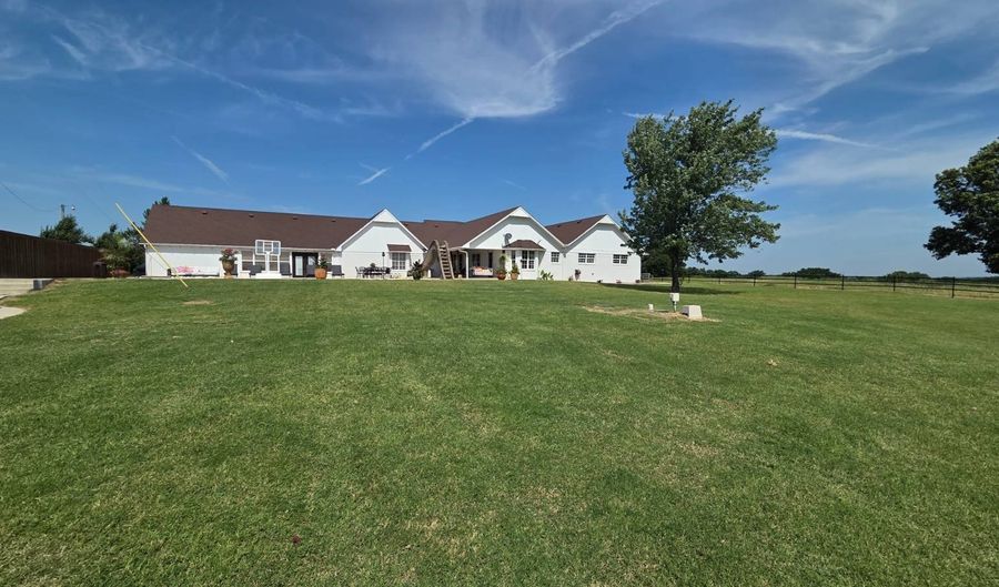 568 Woodford Rd, Ardmore, OK 73401 - 5 Beds, 3 Bath
