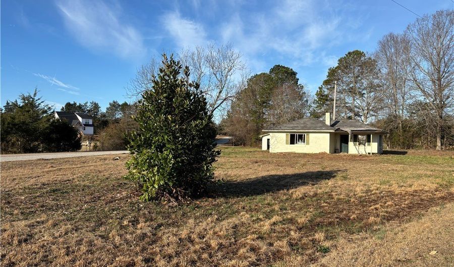 2267 Flat Rock Rd, Abbeville, SC 29620 - 2 Beds, 1 Bath