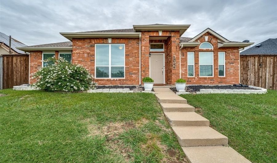 5044 Lakeshore Blvd, The Colony, TX 75056 - 4 Beds, 2 Bath