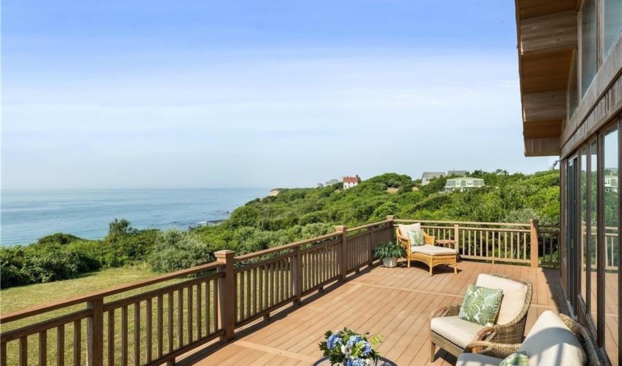 1035 Mohegan Trl, Block Island, RI 02807 - 5 Beds, 4 Bath