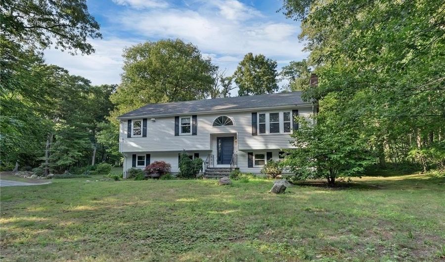 587 Central Ave, Johnston, RI 02919 - 3 Beds, 3 Bath