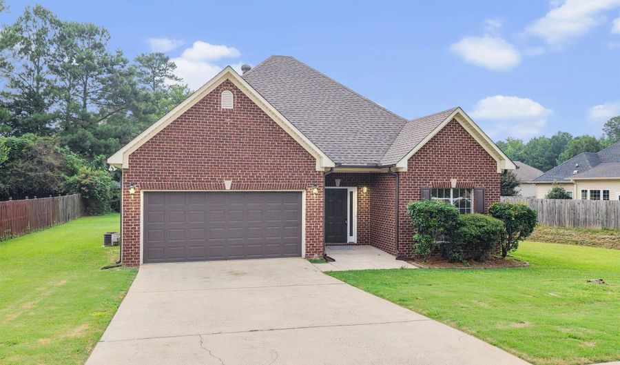 304 PARK VILLAGE Dr, Alabaster, AL 35007 - 3 Beds, 2 Bath