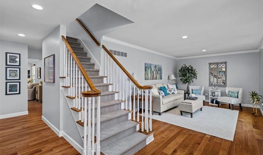 647 Waterford Ridge Dr, Ballwin, MO 63021 - 3 Beds, 3 Bath