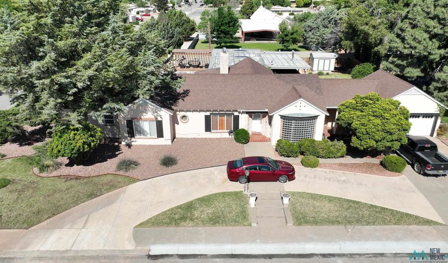 812 S Clowe Ave, Artesia, NM 88210 - 3 Beds, 3 Bath