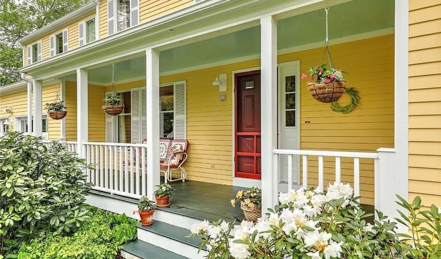 4 Fourth St, Barrington, RI 02806 - 5 Beds, 4 Bath