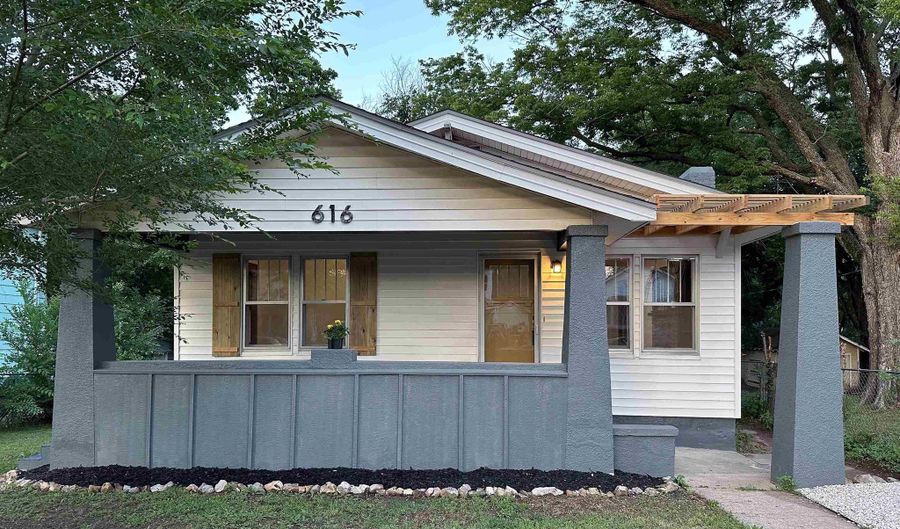 616 N 4th St, Arkansas City, KS 67005 - 3 Beds, 2 Bath