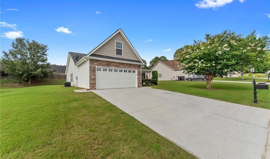 4 Citation Ct, Anderson, SC 29621 - 4 Beds, 2 Bath