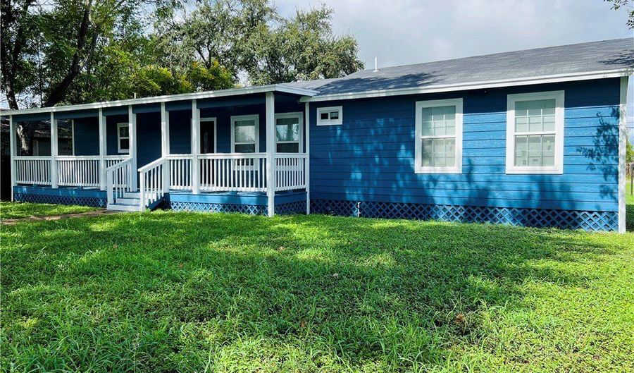 917 Corazan St, Alice, TX 78332 - 3 Beds, 2 Bath