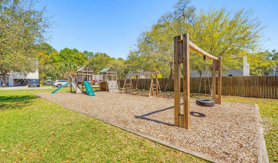 4887 Breeze Way, Beaufort, SC 29907 - 4 Beds, 3 Bath