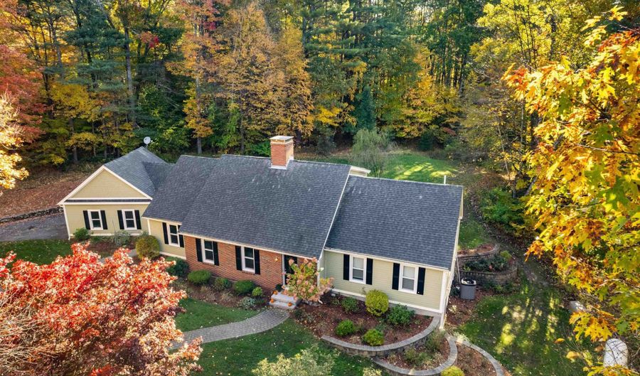 3 Chickadee Ct, Bedford, NH 03110 - 4 Beds, 4 Bath