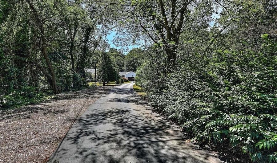 138 Jenckes Hill Rd, Lincoln, RI 02865 - 3 Beds, 2 Bath