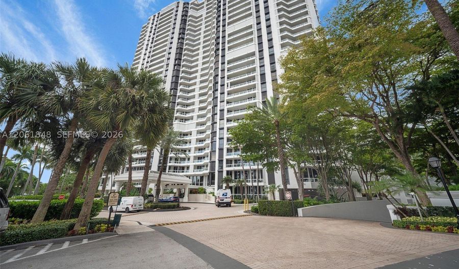 21205 Yacht Club Dr 703, Aventura, FL 33180 - 3 Beds, 2 Bath