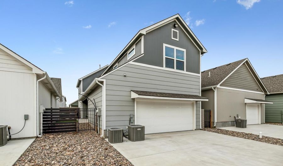 433 E Douglas Ave, Andover, KS 67002 - 2 Beds, 3 Bath