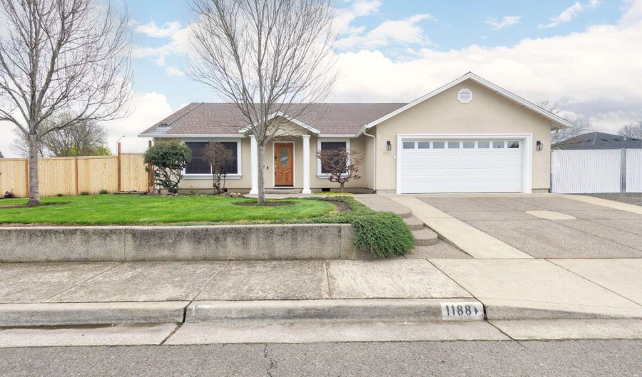 1188 Wedgewood Dr, Central Point, OR 97502 - 3 Beds, 2 Bath