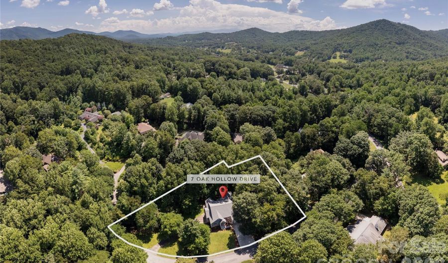 7 Oak Hollow Dr, Asheville, NC 28805 - 3 Beds, 3 Bath