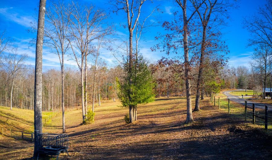 250 Briar Point Rd, Allardt, TN 38504 - 2 Beds, 2 Bath