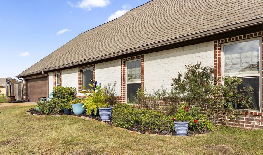 401 Emerald Trl, Brandon, MS 39047 - 3 Beds, 2 Bath