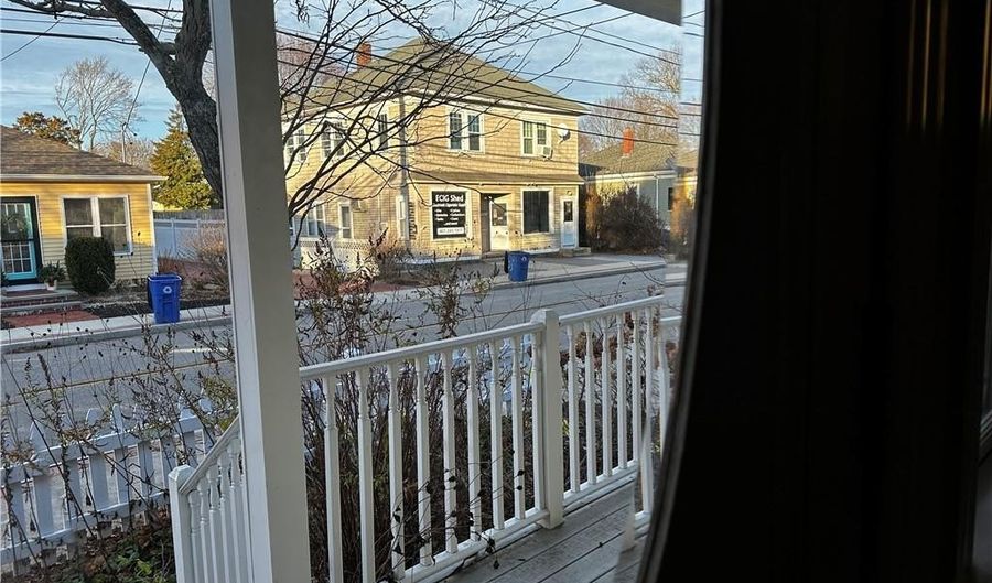 100 Maple Ave, Barrington, RI 02806 - 2 Beds, 2 Bath