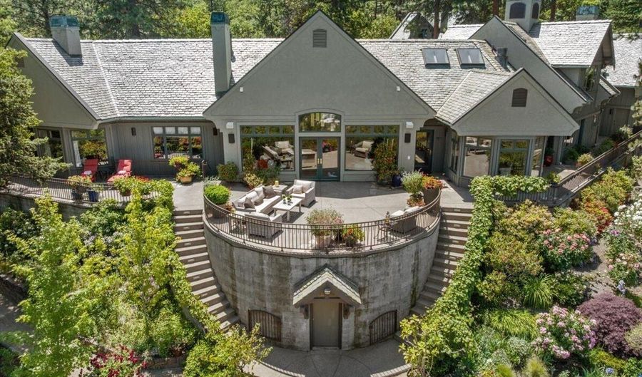 500 Ashland Loop Rd, Ashland, OR 97520 - 5 Beds, 7 Bath