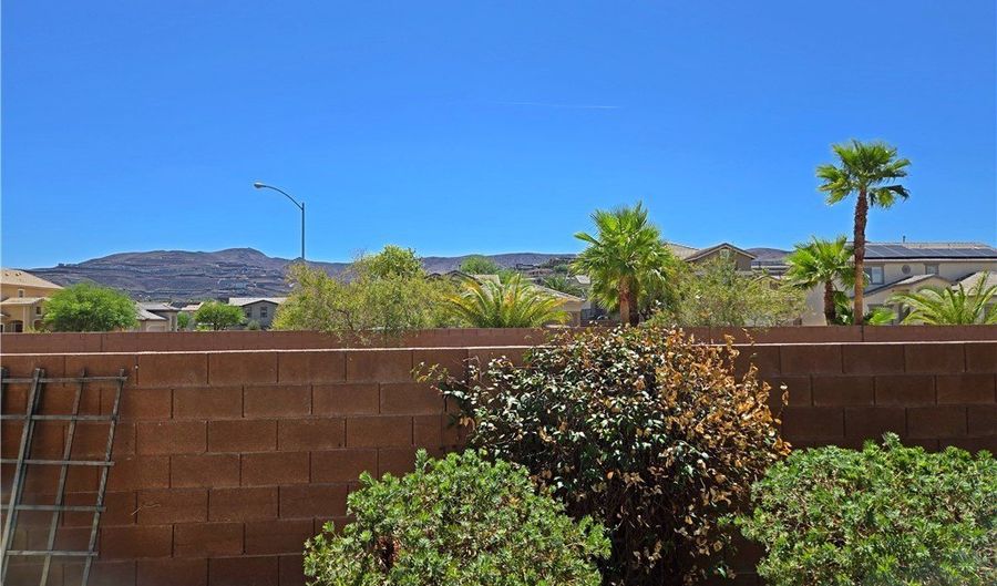 263 McNerney, Henderson, NV 89012 - 4 Beds, 3 Bath