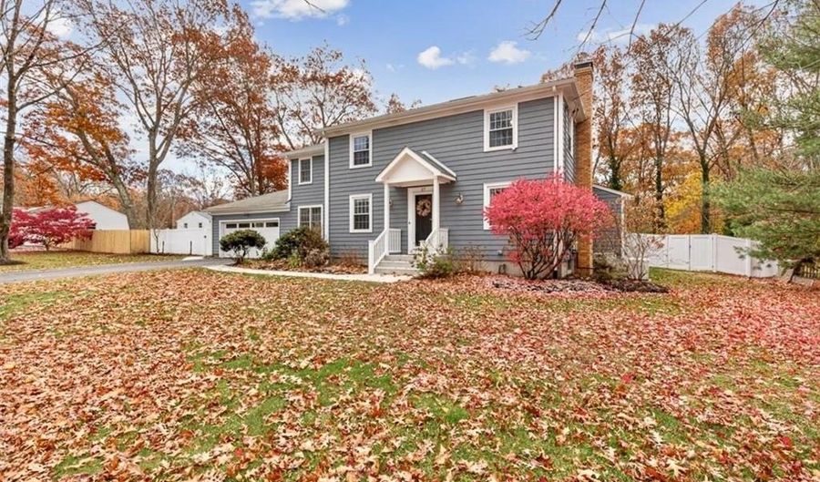 27 Christine Dr, Barrington, RI 02806 - 5 Beds, 3 Bath
