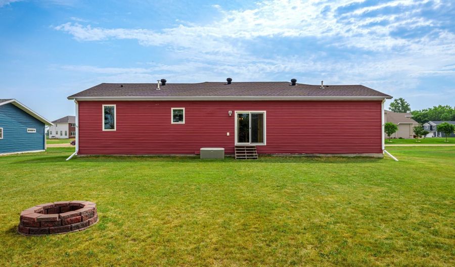 503 Sheyenne Dr, Abercrombie, ND 58001 - 4 Beds, 3 Bath