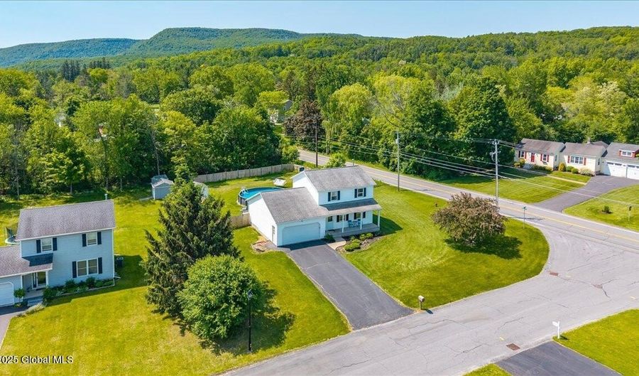 50 Whipple Way, Altamont, NY 12009 - 3 Beds, 2 Bath