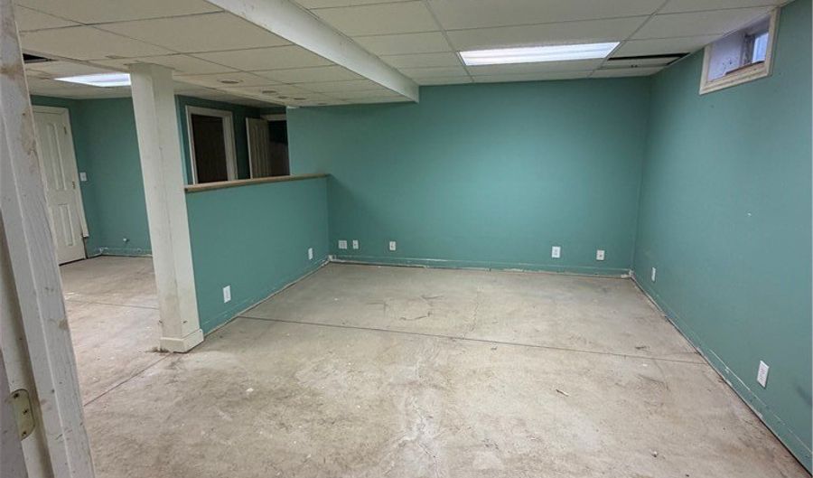 749 Regina Dr, Vermilion, OH 44089 - 3 Beds, 4 Bath