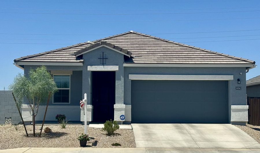 24562 W RAYMOND St, Buckeye, AZ 85326 - 3 Beds, 3 Bath
