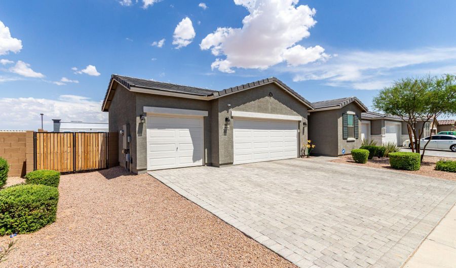 1808 N MENZE Ln, Casa Grande, AZ 85122 - 4 Beds, 2 Bath