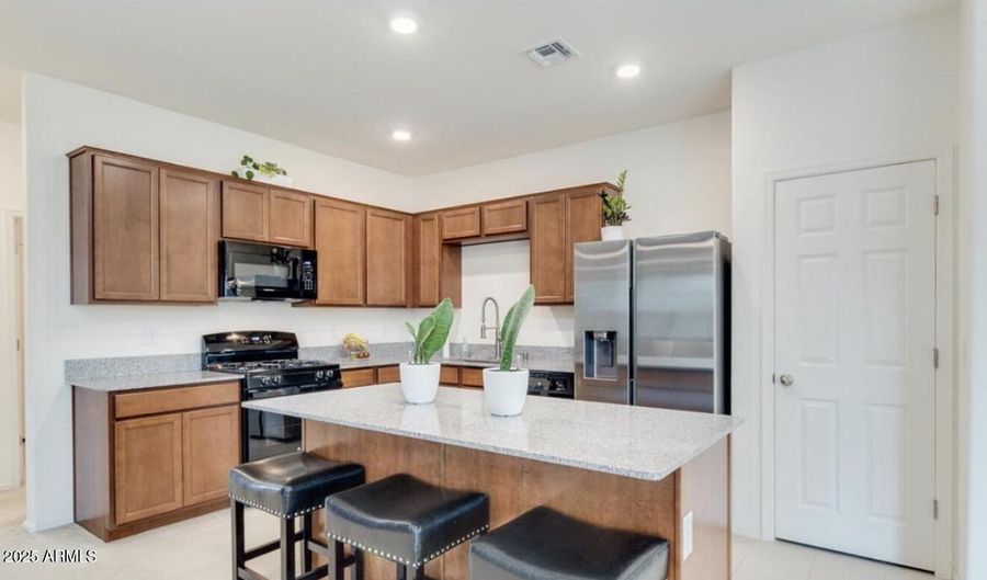 3010 N MAJESTIC Ct, Casa Grande, AZ 85122 - 3 Beds, 2 Bath