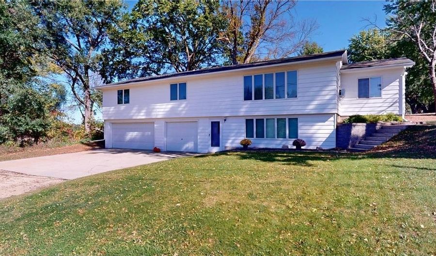2418 W Main St, Albert Lea, MN 56007 - 4 Beds, 2 Bath