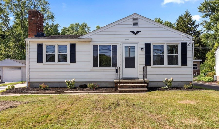 46175 Middle Ridge Rd, Amherst, OH 44001 - 3 Beds, 1 Bath