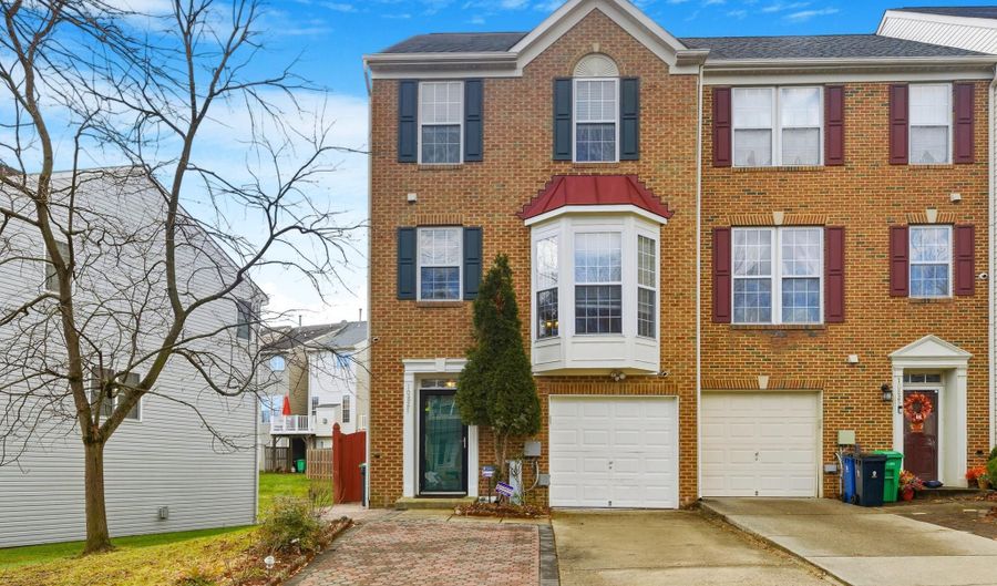 10827 VISTA GARDENS Dr, Bowie, MD 20720 - 3 Beds, 4 Bath