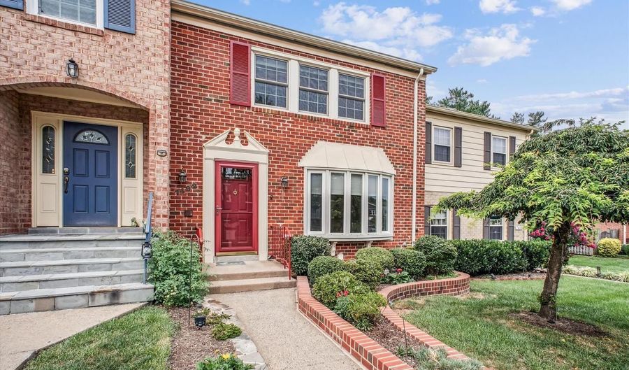 7492 COVENT WOOD Ct, Annandale, VA 22003 - 3 Beds, 4 Bath