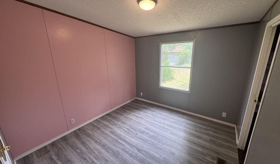 910 Texas Ave, Baxter Springs, KS 66713 - 5 Beds, 3 Bath
