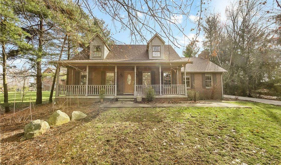 853 Fairway Dr, Alliance, OH 44601 - 3 Beds, 4 Bath